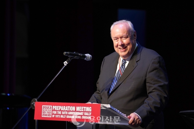 데이빗 브루스 목사 설교 사진. (제공=극동방송)