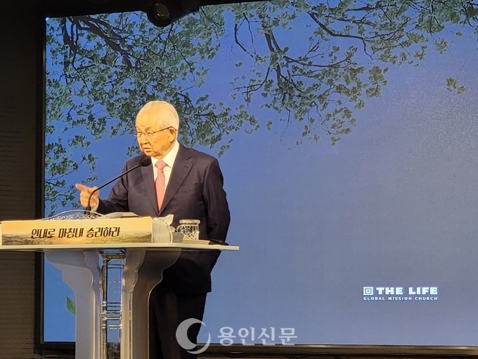 극동방송 이사장 김장환 목사가 설교하고 있다.