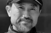 뒷골목에 자리잡은 ‘생존의 공간’ 담아내