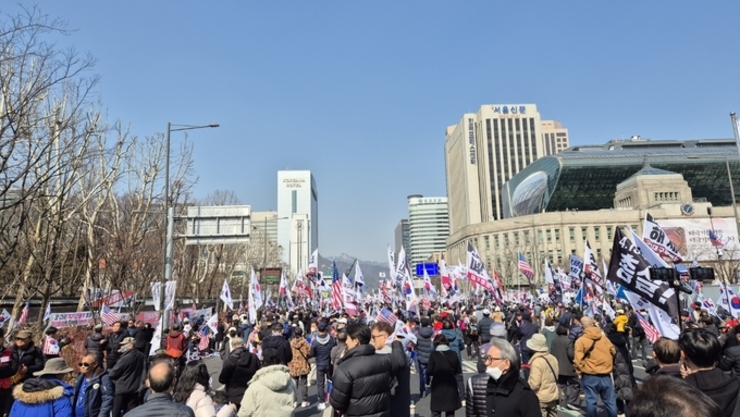 탄핵 정국에 지방 행정·행사 줄줄이 차질