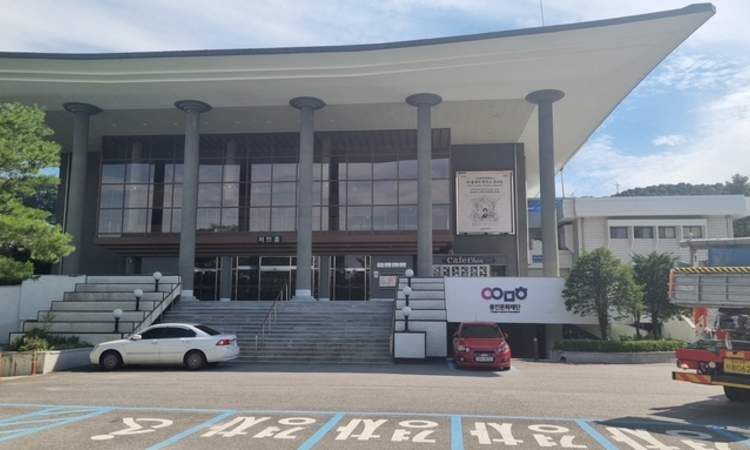 35살 ‘용인문예회관’… 건물 노후화 심각