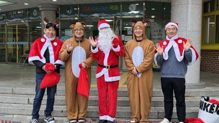 교장 선생님은 ‘산타’·아빠는 ‘루돌프’ 변신