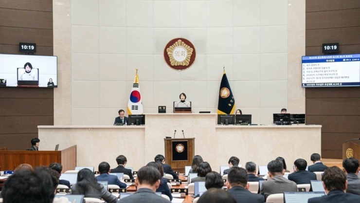 유진선 의장 거취 주목… ‘2월 사퇴’ 번복?