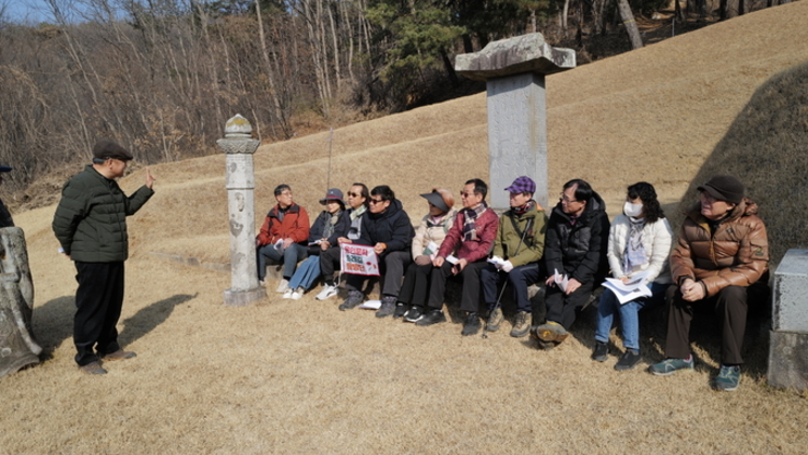 반도체 산단에 밀려나는 ‘조선 문예 거장’ 묘역 순례