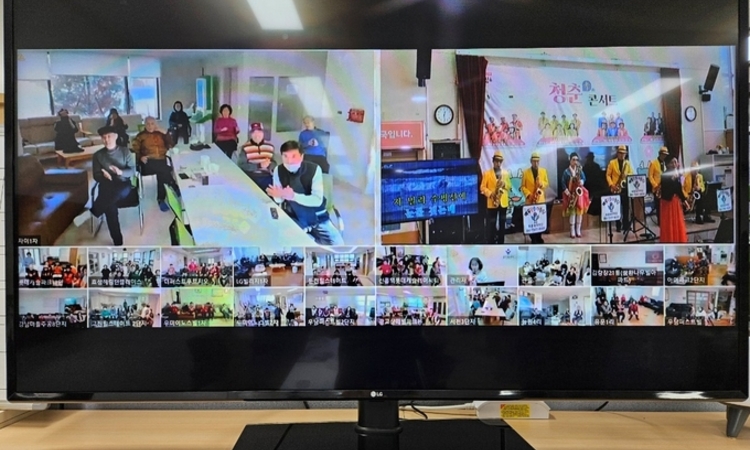 노인 거미줄 복지 인프라… 주름살 활짝