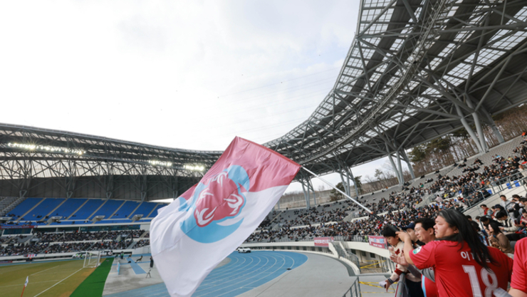 용인FC, K리그2 데뷔전… 1만 관중 ‘함성’